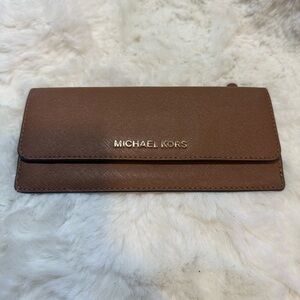 NWOT Michael Kors Jet Set Travel Flat Wallet in Brown